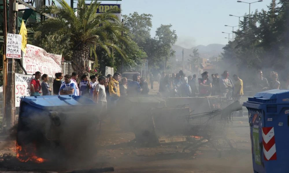 Θεσσαλονίκη: Ρομά έκλεισαν την Πόντου – Διαμαρτύρονται για τον θάνατο του 17χρονου στη Βοιωτία
